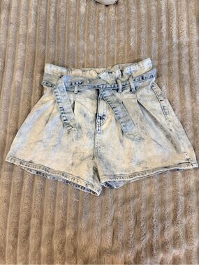Guess Light Acid-Wash Paperbag Denim Shorts with Tie Belt